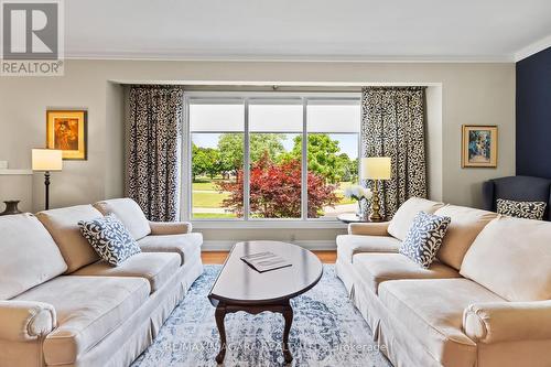 7 Thorncrest Road, Port Colborne, ON - Indoor Photo Showing Living Room