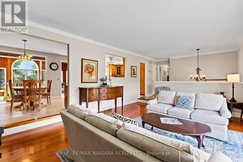 7 Thorncrest Road, Port Colborne, ON - Indoor Photo Showing Living Room