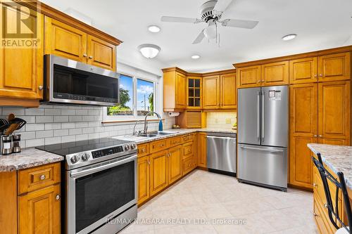 7 Thorncrest Road, Port Colborne, ON - Indoor Photo Showing Kitchen With Double Sink