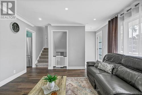 8980 Menard Street, Windsor, ON - Indoor Photo Showing Living Room