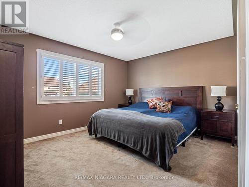 390 Jasmine Court, Fort Erie, ON - Indoor Photo Showing Bedroom