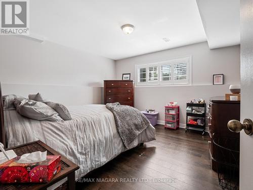 390 Jasmine Court, Fort Erie, ON - Indoor Photo Showing Bedroom