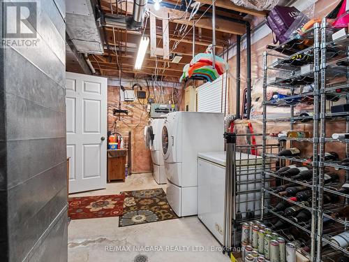 390 Jasmine Court, Fort Erie, ON - Indoor Photo Showing Laundry Room