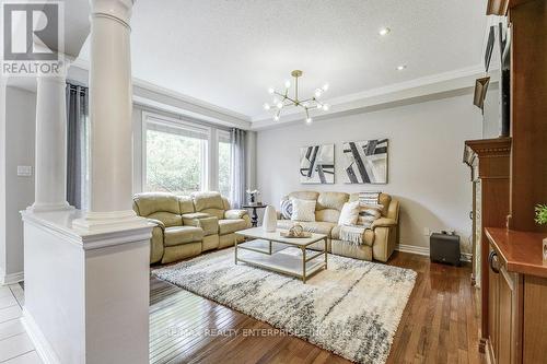 3303 Fox Run Circle, Oakville, ON - Indoor Photo Showing Living Room