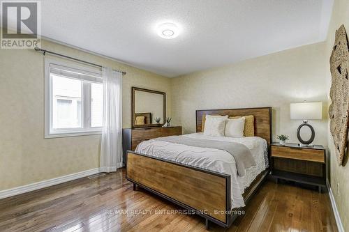 3303 Fox Run Circle, Oakville, ON - Indoor Photo Showing Bedroom