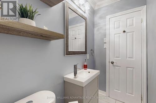 530 Silverthorn Avenue, Toronto, ON - Indoor Photo Showing Bathroom