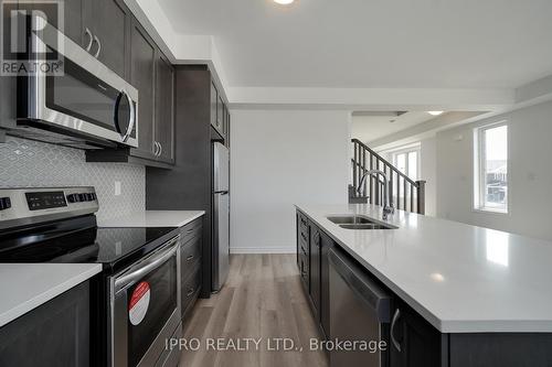 1208 Tanbark Avenue, Oakville, ON - Indoor Photo Showing Kitchen With Double Sink With Upgraded Kitchen