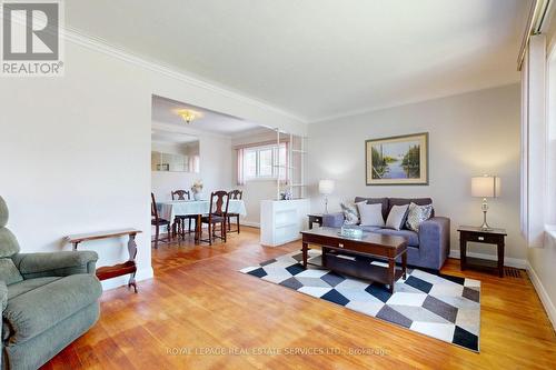 1362 Pharmacy Avenue, Toronto, ON - Indoor Photo Showing Living Room