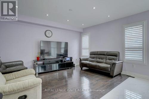 1421 Rennie Street, Oshawa, ON - Indoor Photo Showing Living Room