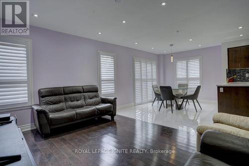 1421 Rennie Street, Oshawa, ON - Indoor Photo Showing Living Room
