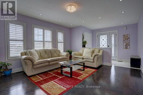 1421 Rennie Street, Oshawa, ON - Indoor Photo Showing Living Room