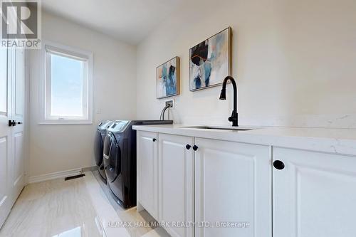 110 Conklin Crescent, Aurora, ON - Indoor Photo Showing Laundry Room