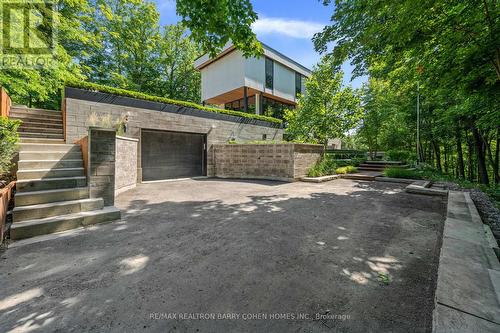 10320 Pine Valley Drive, Vaughan (Vellore Village), ON - Outdoor