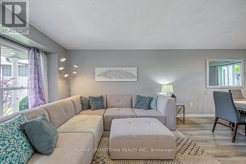 54 Knicely Road, Barrie, ON - Indoor Photo Showing Living Room