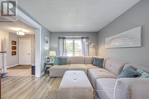 54 Knicely Road, Barrie, ON - Indoor Photo Showing Living Room