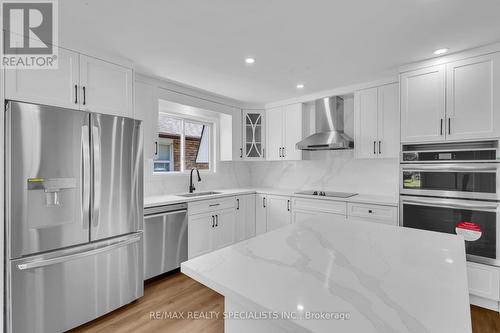 94 Hesp Drive W, Caledon (Bolton West), ON - Indoor Photo Showing Kitchen With Upgraded Kitchen