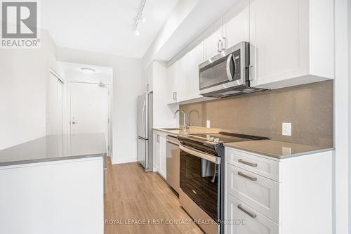 429 - 681 Yonge Street, Barrie, ON - Indoor Photo Showing Kitchen With Upgraded Kitchen