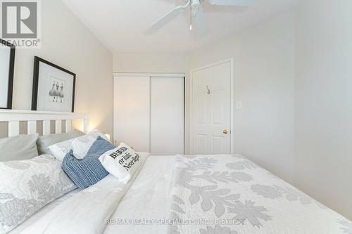 105 Gatwick Drive, Oakville, ON - Indoor Photo Showing Bedroom