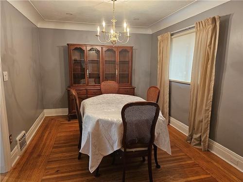 212 Balmoral Avenue S, Hamilton, ON - Indoor Photo Showing Dining Room
