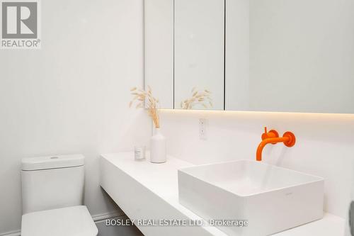 29 Beaconsfield Avenue, Toronto, ON - Indoor Photo Showing Bathroom