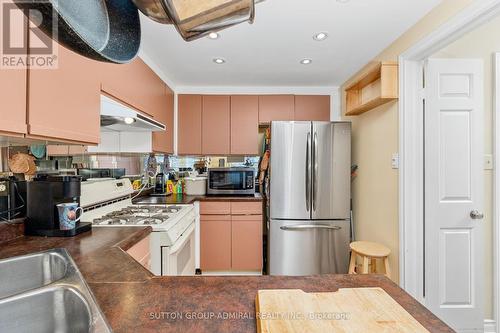 14 Mallingham Court, Toronto, ON - Indoor Photo Showing Kitchen