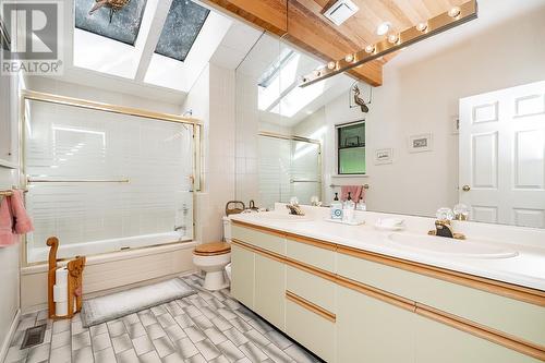 4276 Rockend Place, West Vancouver, BC - Indoor Photo Showing Bathroom