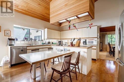 4276 Rockend Place, West Vancouver, BC - Indoor