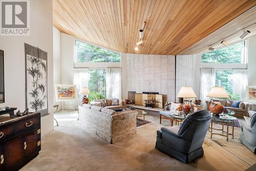 4276 Rockend Place, West Vancouver, BC - Indoor Photo Showing Living Room With Fireplace