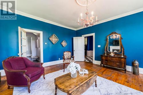 491 Portage Road, Kawartha Lakes, ON - Indoor Photo Showing Living Room