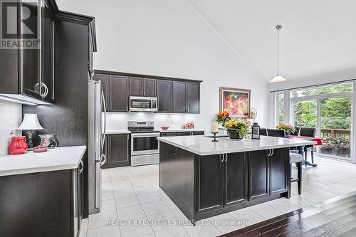 25 Mclean Avenue, Collingwood, ON - Indoor Photo Showing Kitchen With Upgraded Kitchen