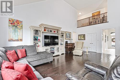 25 Mclean Avenue, Collingwood, ON - Indoor Photo Showing Living Room