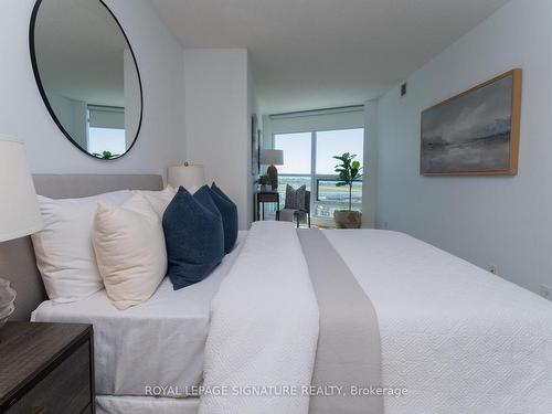 2006-600 Fleet St, Toronto, ON - Indoor Photo Showing Bedroom