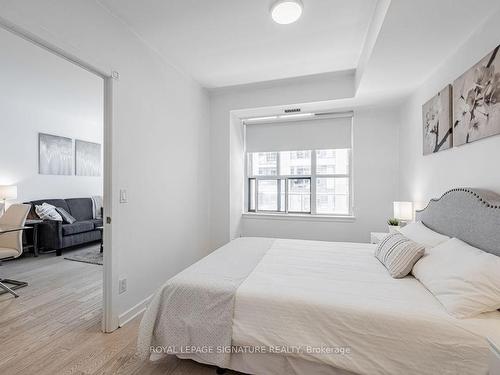 821-438 Richmond St W, Toronto, ON - Indoor Photo Showing Bedroom