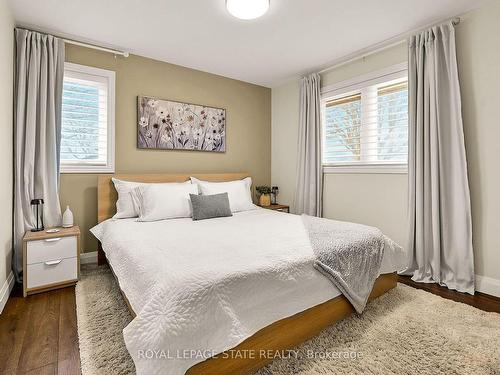 4363 Jackson St, Lincoln, ON - Indoor Photo Showing Bedroom