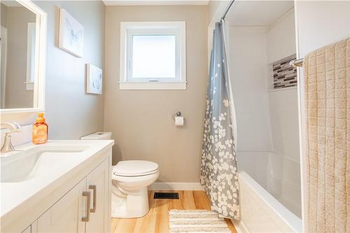 155 Marcella Crescent, Hamilton, ON - Indoor Photo Showing Bathroom