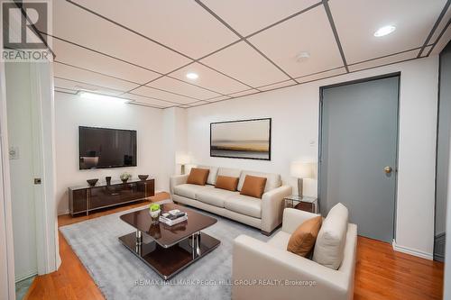 13 Daniele Avenue N, New Tecumseth, ON - Indoor Photo Showing Living Room