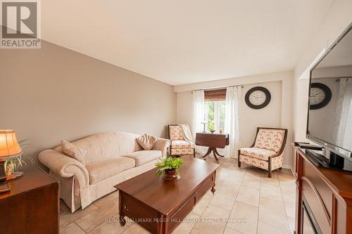13 Daniele Avenue N, New Tecumseth, ON - Indoor Photo Showing Living Room