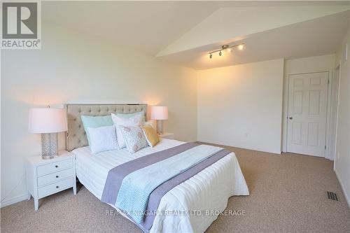 11 Gonzalez Court, Thorold, ON - Indoor Photo Showing Bedroom