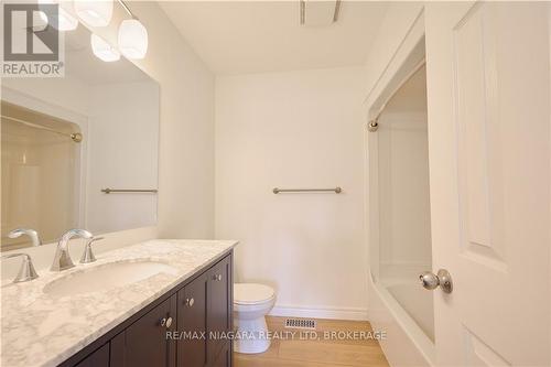 11 Gonzalez Court, Thorold, ON - Indoor Photo Showing Bathroom