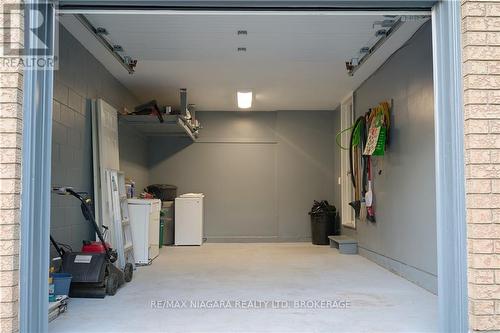 11 Gonzalez Court, Thorold, ON - Indoor Photo Showing Garage