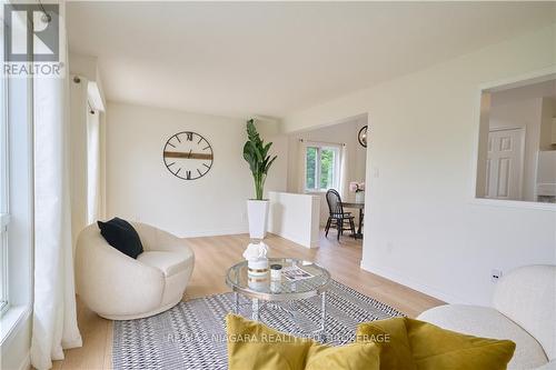 11 Gonzalez Court, Thorold, ON - Indoor Photo Showing Living Room