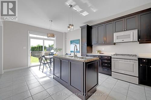 75 Wycombe Street, Whitby, ON - Indoor Photo Showing Kitchen