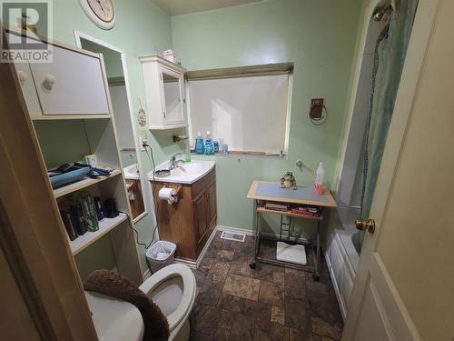 141 Grosvenor Avenue, Sault Ste. Marie, ON - Indoor Photo Showing Bathroom