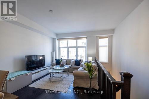 779 Eddystone Path, Oshawa, ON - Indoor Photo Showing Living Room