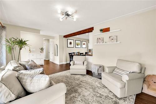 4363 Jackson Street E, Beamsville, ON - Indoor Photo Showing Living Room