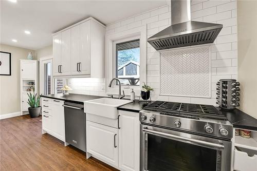 4363 Jackson Street E, Beamsville, ON - Indoor Photo Showing Kitchen