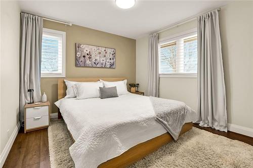 4363 Jackson Street E, Beamsville, ON - Indoor Photo Showing Bedroom