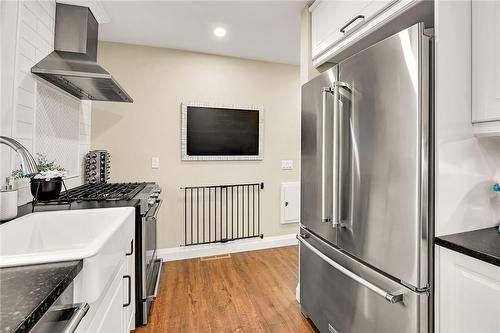 4363 Jackson Street E, Beamsville, ON - Indoor Photo Showing Kitchen