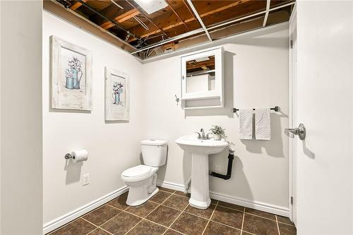 4363 Jackson Street E, Beamsville, ON - Indoor Photo Showing Bathroom