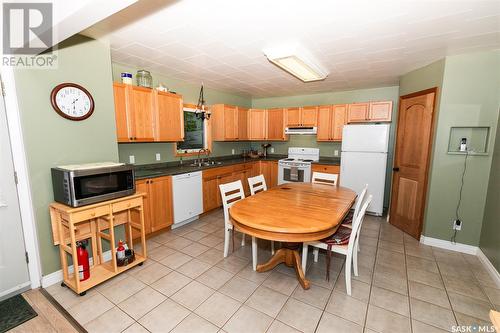 400 Lonsdale Street, Luseland, SK - Indoor Photo Showing Kitchen